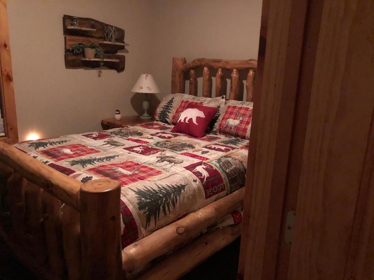 Love Nest Chalet Villa Гетлинбург Екстериор снимка