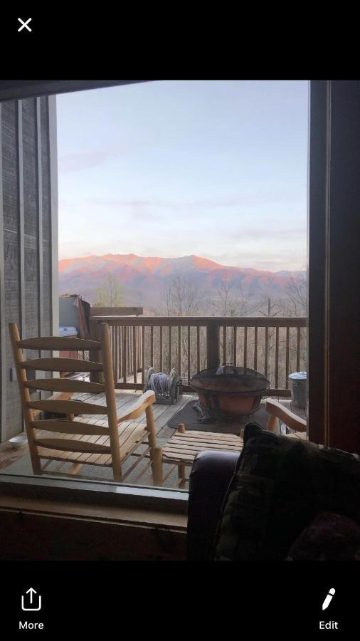 Love Nest Chalet Villa Гетлинбург Екстериор снимка