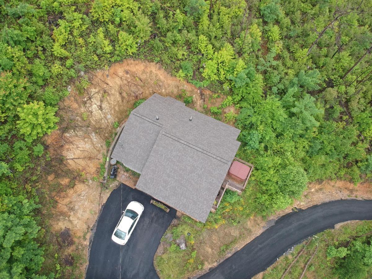 Love Nest Chalet Villa Гетлинбург Екстериор снимка
